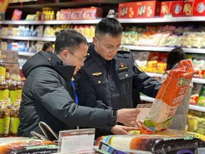 汶川县市场监管局 开展节前食品安全大检查，筑牢食品销售“防火墙”