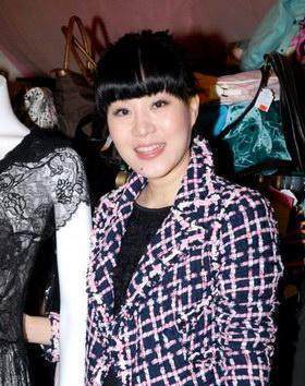 吕良伟三婚娇妻杨小娟 从酒类经营到商业版图，揭秘其财富背景